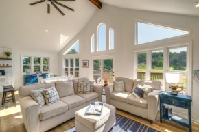 Beautiful Bellaire Home with Amenities, 4 Mi to Lake
